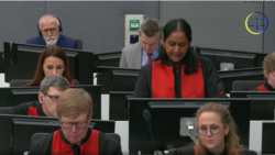 Avokatja Venkateswari Alagendra dhe Jakup Krasniqi në gjykatore më 13 shkurt 2026. 