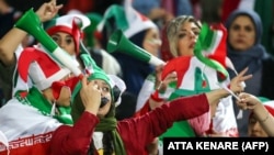 حضور محدود زنان در بازی ایران - کامبوج؛ ورزشگاه آزادی تهران