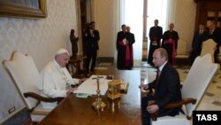 Romanıñ Papası Frantsisk ve Rusiye prezidenti Vladimir Putinniñ körüşüvi, 2015 senesi
