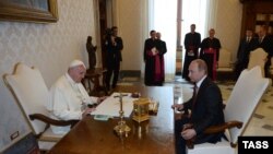 Prima audieță la Vatican: Papa Francisc și președintele rus Vladimir Putin, 10 iunie 2015 