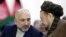 حنیف اتمر (چپ) مشاور پیشین امنیتی اشرف غنی، که از  نامزدهای بالقوه ریاست جمهوری است، از چهره‌های سرشناس حاضر در نشست مسکو است.