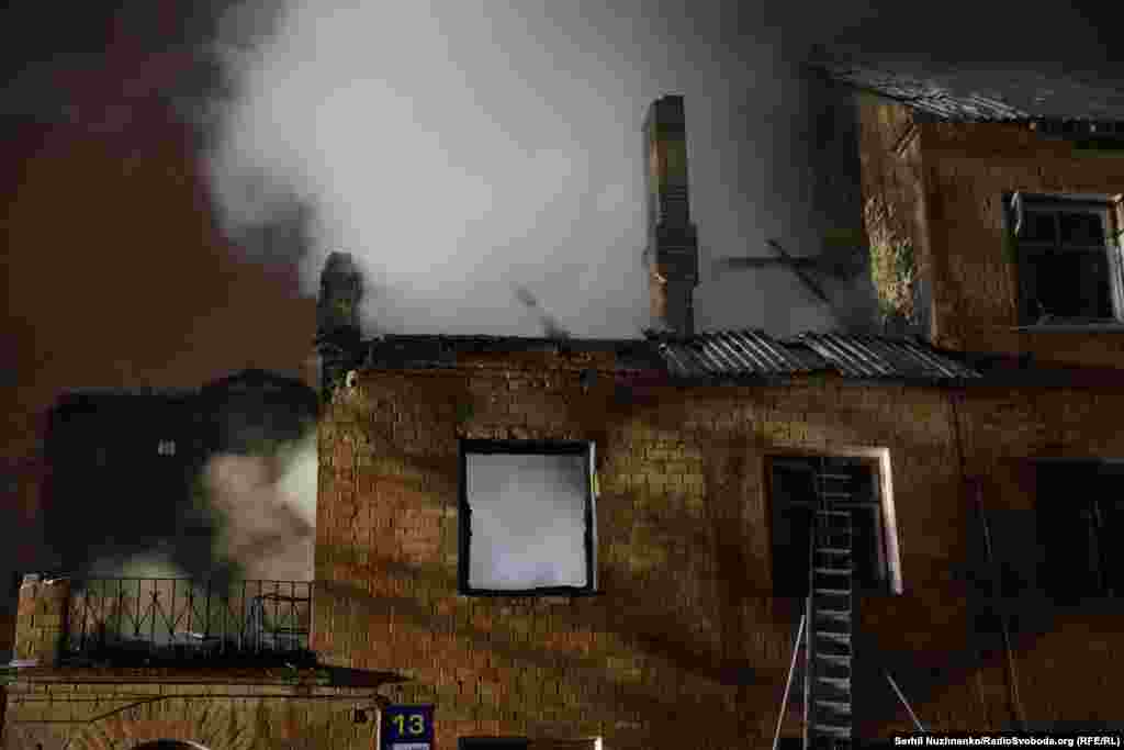 У будівлі зайнялася пожежа.Усього російські військові в ніч на 9 січня завдали комбінованого удару по об’єктах критичної інфраструктури України із застосуванням ударних БпЛА, ракет морського і наземного базування, повідомляють Повітряні сили ЗСУ