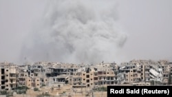 Дым над сирийским городом Ракка.