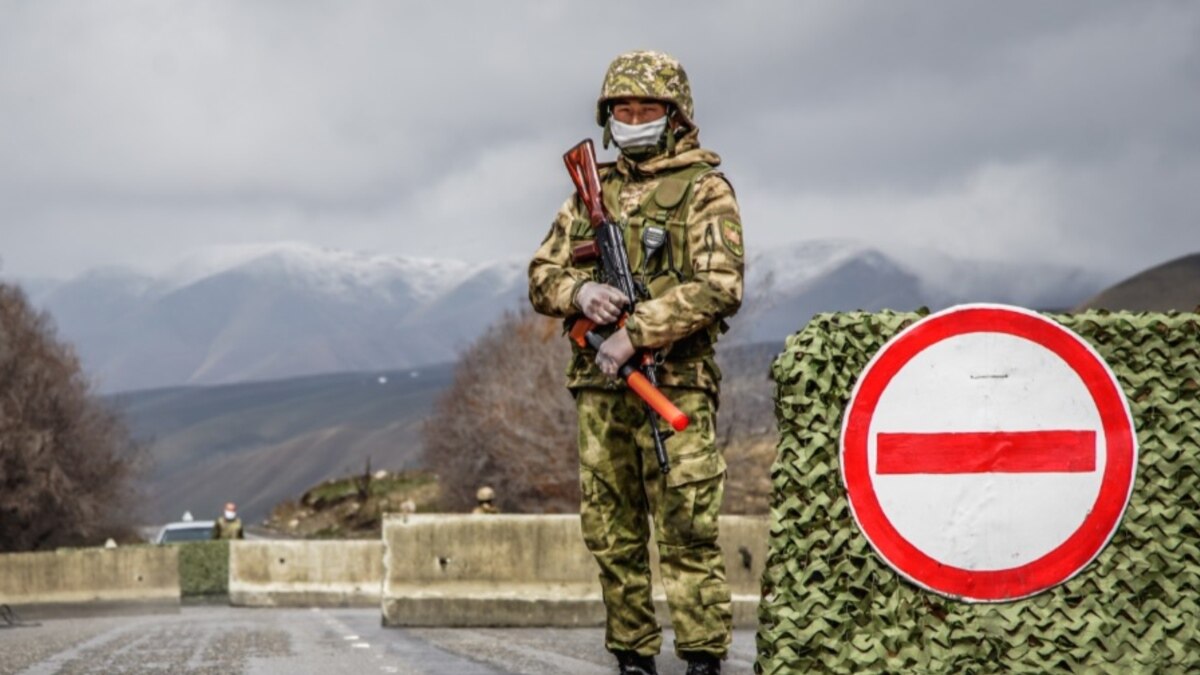 Чрезвычайное военное положение. Военный блокпост. Кыргызстан военное положение. Военная комендатура Кыргызстан. Комендант территории.