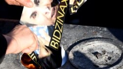 29 ноября участники акции протеста на проспекте Руставели сжигали стикеры с изображением Бидзины Иванишвили, чтобы согреться