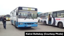 Алматыдағы жолаушылар автобустары (Көрнекі сурет).
