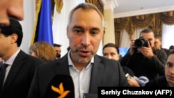 روسلان ریابوشاپکا، دادستان کل اوکراین، در گفت‌وگوی با خبرنگاران در کی‌یف