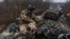 Украински военeн върху бойна машина близо до град Бахмут, 25 февруари 2023 г. 
