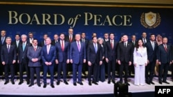 Zajednička fotografija učesnika na prvom sastanku Odbora za mir u Vašingtonu, 19. februara.