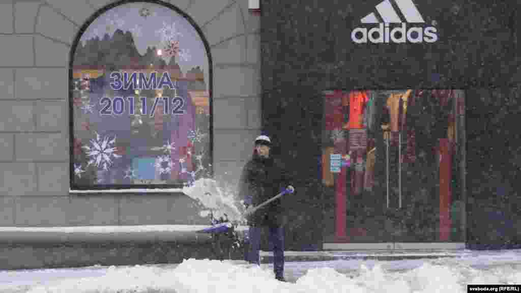 Belarus – Snow in Minsk, 16Jan2012