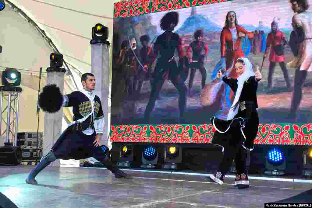 ​Дагестанский ансамбль ограничился парным танцем