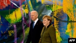 Kancelarja gjermane, Angela Merkel, dhe nënpresidenti i SHBA-së, Joe Biden, në margjina të konferencës...