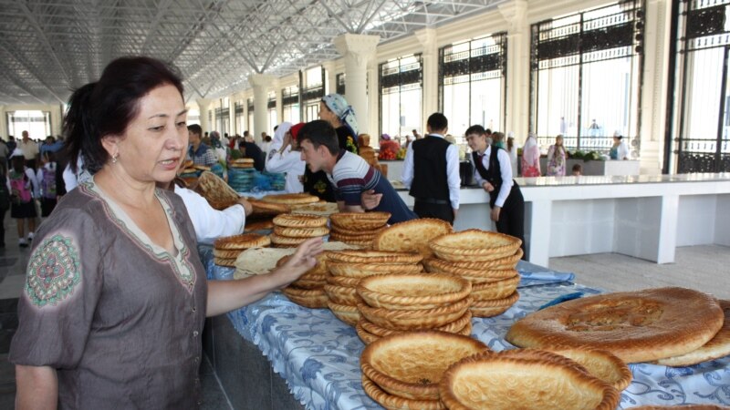 Таджикистанцы стали меньше есть хлеба, больше мяса