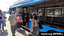 В отличие от Москвы, по Севастополю ездят в основном новые автобусы. Эта фотография сделана 5 июля 2019 года