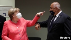 Cancelara Angela Merkel și prim ministrul bugar Boyko Borisov s-au întâlnit la primul summit UE față-în-față din ultimele luni