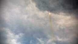 تصویری که رسانه‌ها در ایران با عنوان لحظات اولیه پرتاب موشک «قاصد» منتشر کردند