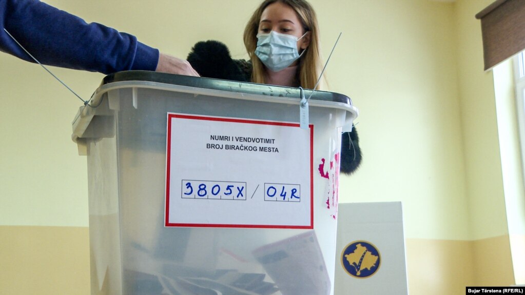 Të drejtë vote në zgjedhjet e 14 shkurtit kanë 1.794.862 qytetarë, të cilët do të mund të votojnë në 888 qendra të votimit, me 2.382 vendvotime në 38 komunat e Kosovës.