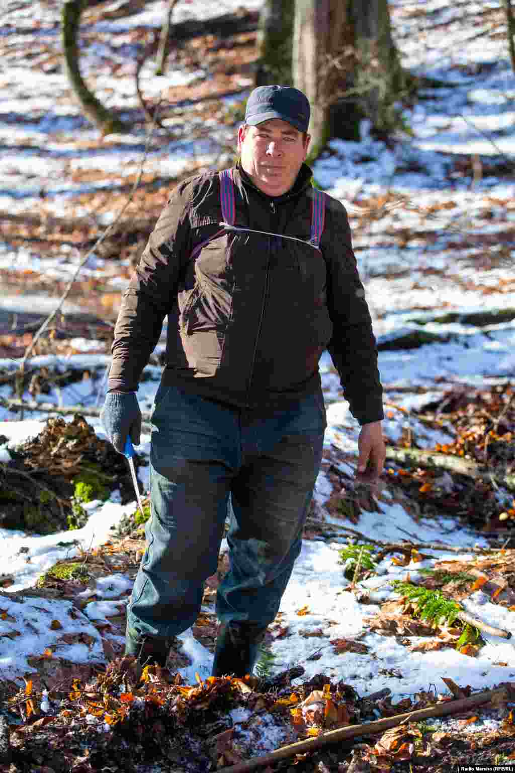 Despite the risks involved, this Chechen man has been gathering wild garlic for 27 years.