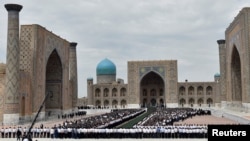 Траурная церемония по случаю кончины президента Узбекистана Ислама Каримова. Самарканд, 3 сентября 2016 года.