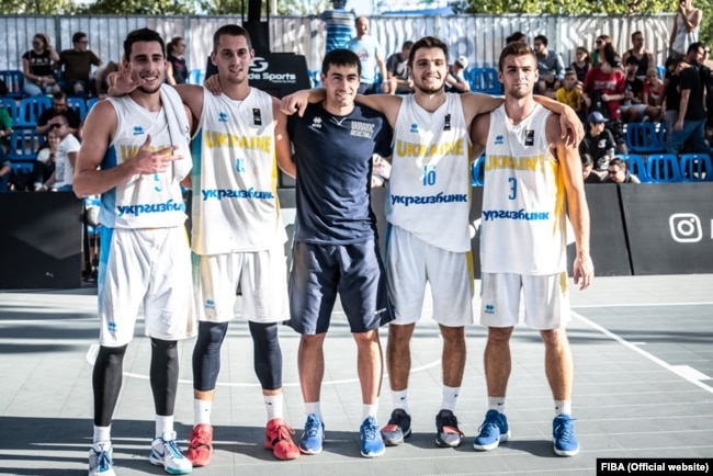 Чоловіча збірна України U23 з баскетболу 3х3 та головний тренер Тимур Арабаджі