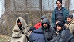 Na slici grupa migranata nedaleko od Tuzle, na severoistoku BiH, marta 2020.