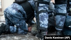 Задержание участника протестов в Москве, 31 января 2021 года