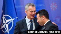 Sekretari i Përgjithshëm i NATO-s, Jens Stoltenberg, dhe kryeministri maqedonas, Zoran Zaev.