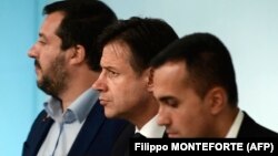 Zamjenik premijera Matteo Salvini, premijer Giuseppe Conte i zamjenik premijera Luigi di Majo, oktobar 2018.