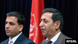مخدرو موادو پرضد د مبارزې د عدلي او قضايي قوى د څارنوالى رئيس احمد بيك قادري او ددې ادرې ویاند سریر احمد برمک په کابل کې خبریالانو ته خبرې کوي.