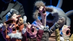 Лялькі са спэктакля для дарослых "Ноч перад Калядамі". Фота puppet-minsk.by 
