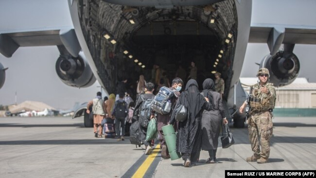 Evakuacija na kabulskom Hamid Karzai aerodromu 23. avgusta 2021.