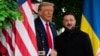 Доналд Трамп (чап) ва Владимир Зеленский (рост). Кохи Сафед, 18-уми августи 2025 
