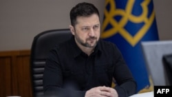 Зеленський зазначив, що Україна зацікавлена у якнайшвидшій і надійній стабілізації навколо Ірану: «це має глобальне значення з точки зору стану ринків нафти та газу, а отже, цінової ситуації, зокрема у Європі та Україні»