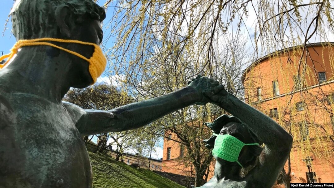 Споменици со макси во Стокхолм.