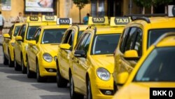 Budapesti taxik egy dátum nélküli képen