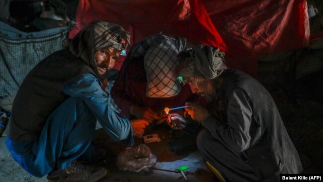 شماری از افراد معتاد به مواد مخدر در کابل - عکس از آرشیف