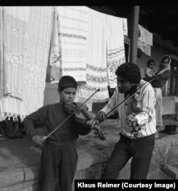 Clejani, Romania, 1993 (photos:Klaus Reimer)