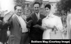 عبدالحسین زرین‌کوب (وسط) در کنار همسرش قمر آریان و دکتر مجتبی مینوی