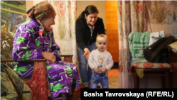 Гульнара Кадырова в доме у мамы Ивана с младшей дочерью