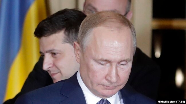 Одна из немногих фотографий, где Владимир Зеленский и Владимир Путин запечатлены вдвоем. Декабрь 2019 года, Париж, во время саммита в "нормандском формате"