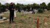 Stradanja na 'Balkanskoj ruti': Humke na groblju u Šidu