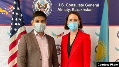 Олар тобырдың ішінде өте қатты ұрысады