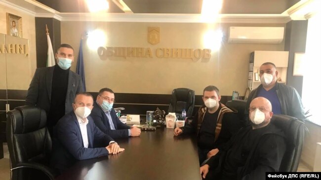 Делян Пеевски и представители на ДПС в кабинета на Генчо Генчев.