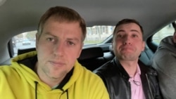 Основатель проекта Gulagu.net Владимир Осечкин (слева) и его информатор Сергей Савельев (справа), рассказавший о системе пыток во ФСИН. Франция, 19 октября 2021 года