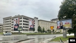 Posterë elektoralë në Shkup.