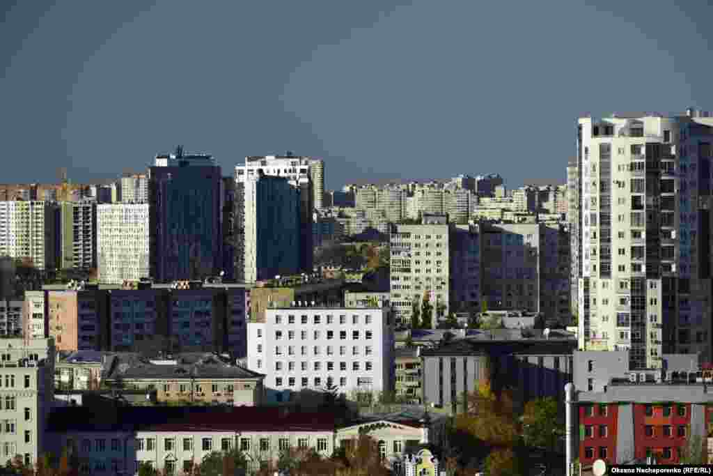 Вигляд на місто з оглядового майданчика на будівлі Держпрому