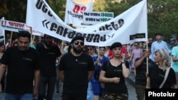 Armenia - Anti-vaccine campaigners demosntrate in Yerevan, September 19, 2021.