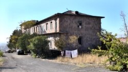 «Պետությունից ոչ մի բան չեմ ուզում, 4 պատ եմ ուզում գյուղում». բերձորցիներն ապաստան են գտել առողջարանի փլուզվող շենքում