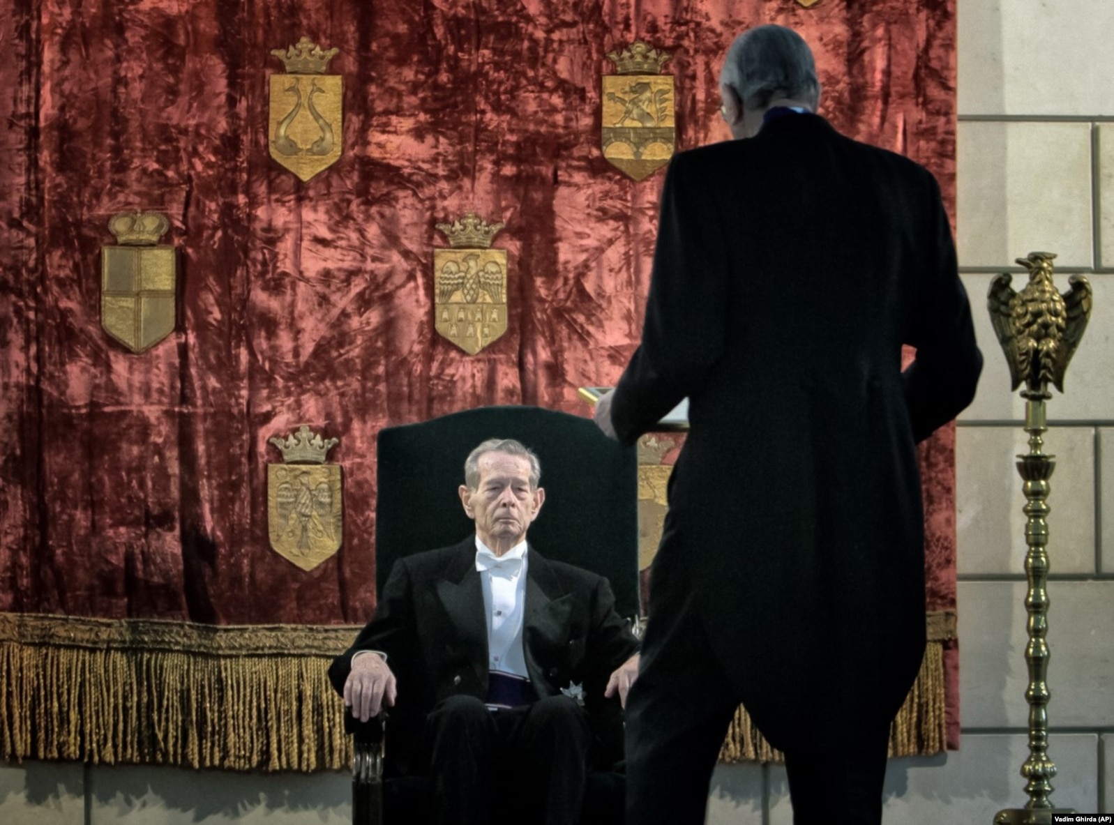 Momentul decorării cu distincția „The Freedom of the City of London" pentru scurtarea celui de al doilea război mondial cu cel puțin șase luni, salvând astfel mii de vieți.