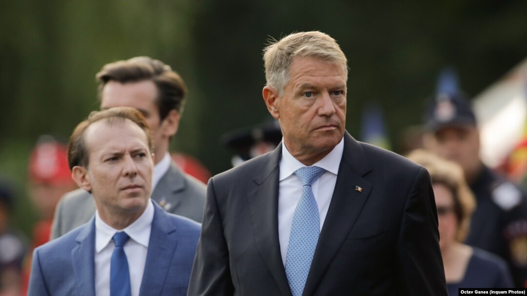 Președintele Klaus Iohannis a ajuns la cel mai scăzut nivel al încrederii. Mai multe greșeli făcute în ultimul an l-au adus la această situație. Una dintre ele este susținerea fățișă a lui Florin Cîțu în pofida faptului că a ratat gestionarea valului patru al pandemiei.